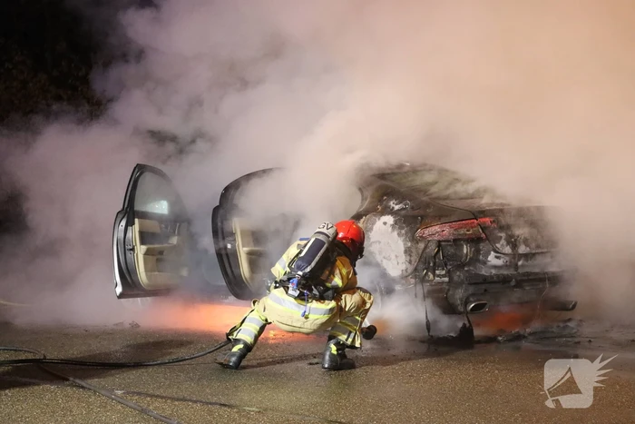 Auto gaat in vlammen op