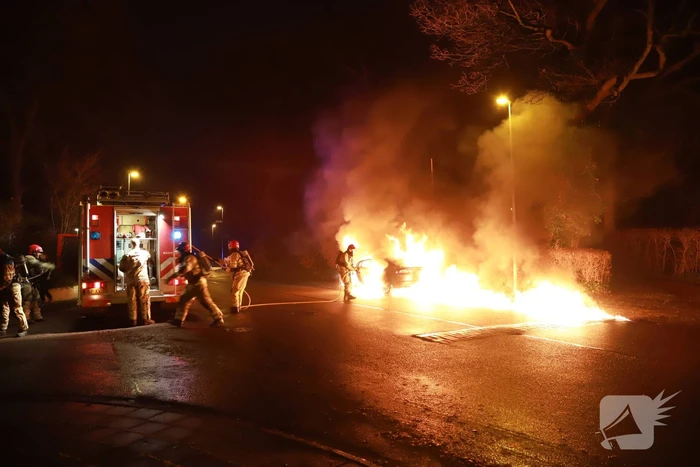 Auto gaat in vlammen op