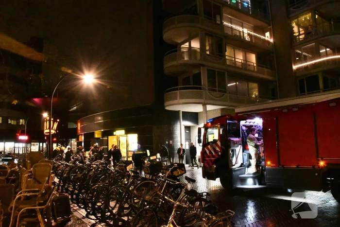 Brandweer blust brand in wasdroger
