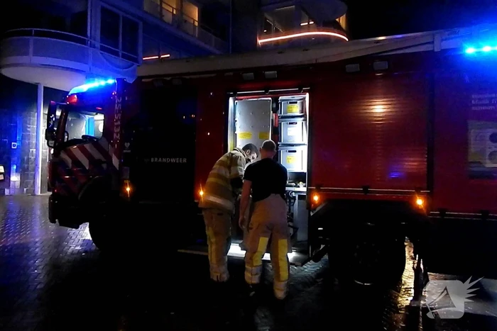 Brandweer blust brand in wasdroger