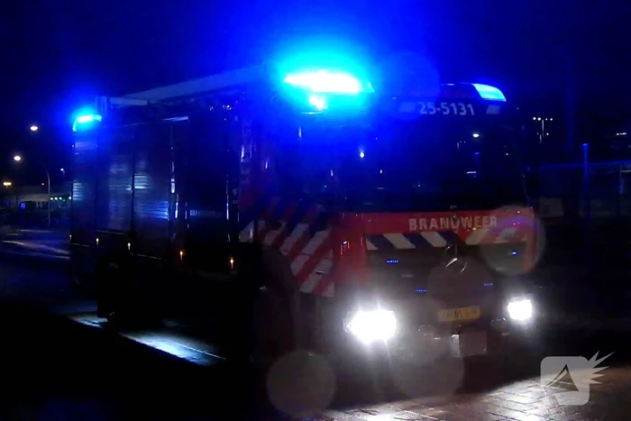 Brandweer blust brand in wasdroger