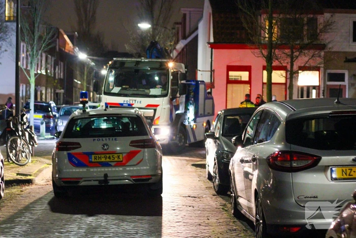 Politie sleept personenauto weg na achtervolging