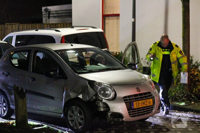 Politie sleept personenauto weg na achtervolging