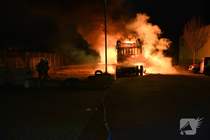 Vrachtwagens verwoest door brand