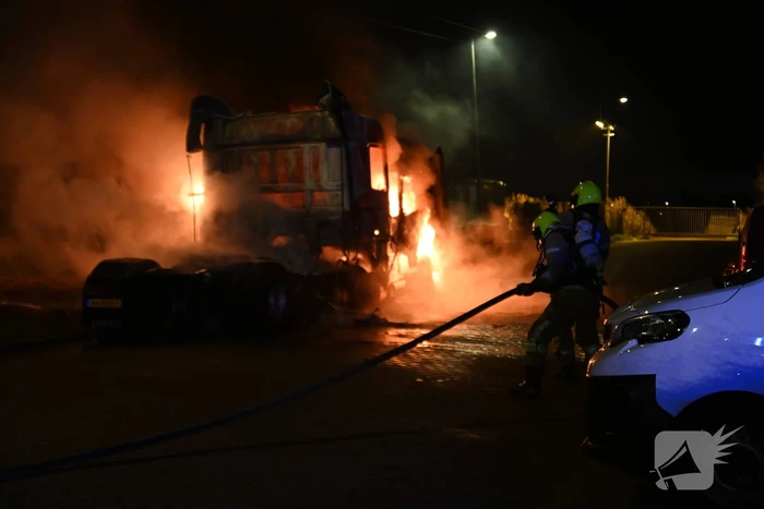 Vrachtwagens verwoest door brand