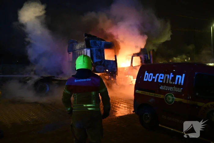 Vrachtwagens verwoest door brand