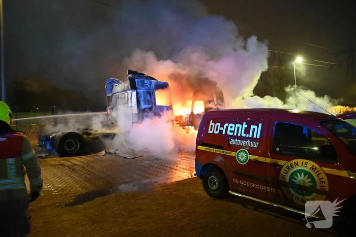 Vrachtwagens verwoest door brand