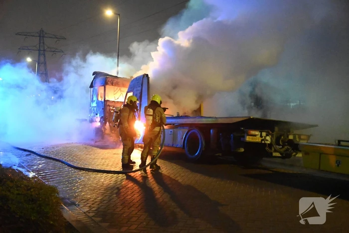 Vrachtwagens verwoest door brand
