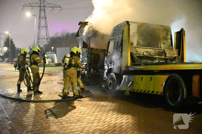 Vrachtwagens verwoest door brand
