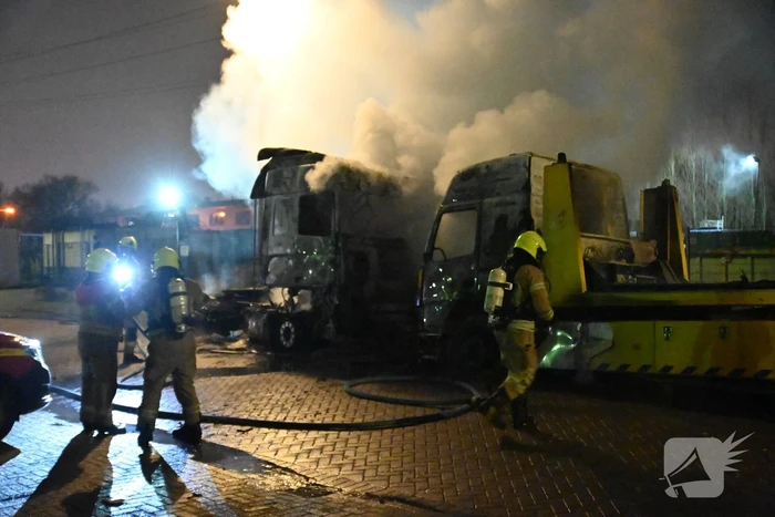 Vrachtwagens verwoest door brand