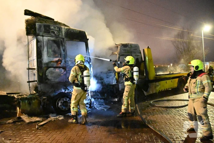 Vrachtwagens verwoest door brand
