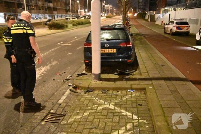 Automobilist ramt personenauto en vlucht