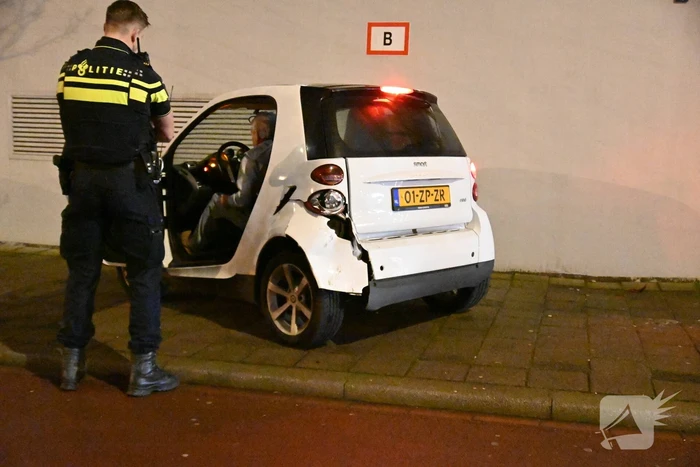 Automobilist ramt personenauto en vlucht