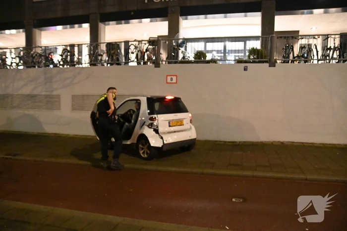 Automobilist ramt personenauto en vlucht