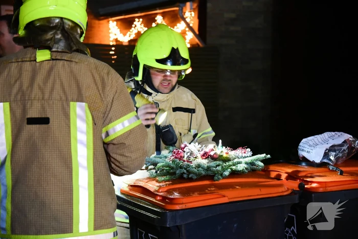 Rookontwikkeling in woning door kerststukje