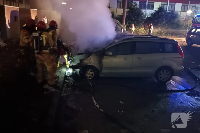 Twee auto's verwoest door brand