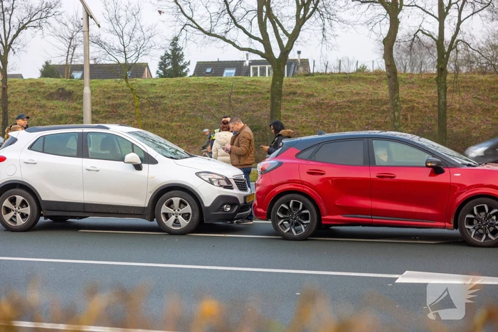 Drie personenwagens betrokken bij kop-staart botsing