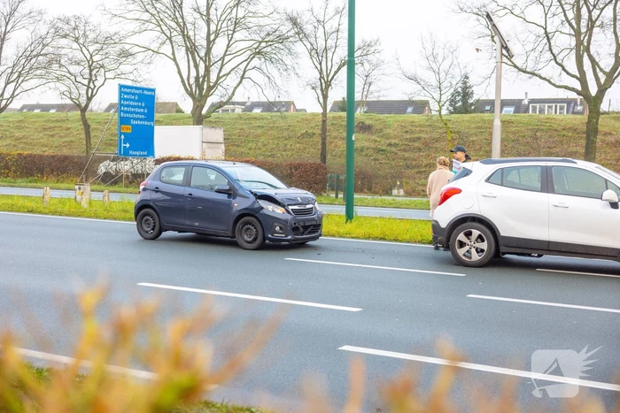 Drie personenwagens betrokken bij kop-staart botsing
