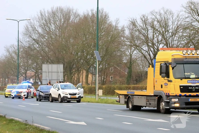 Drie personenwagens betrokken bij kop-staart botsing