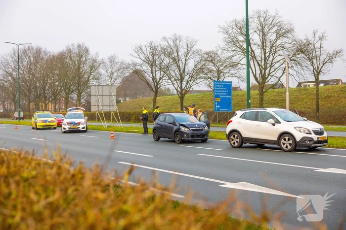 Drie personenwagens betrokken bij kop-staart botsing