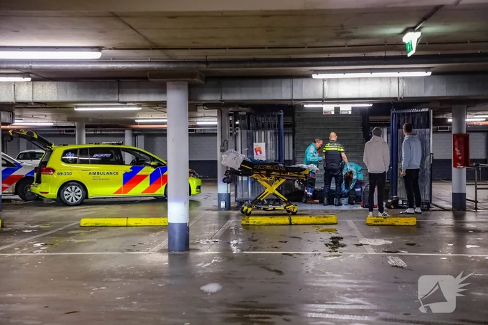 Man valt met fiets van trap en raakt zwaargewond
