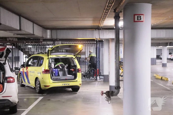 Man valt met fiets van trap en raakt zwaargewond