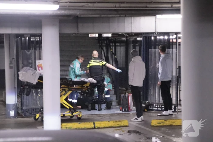 Man valt met fiets van trap en raakt zwaargewond