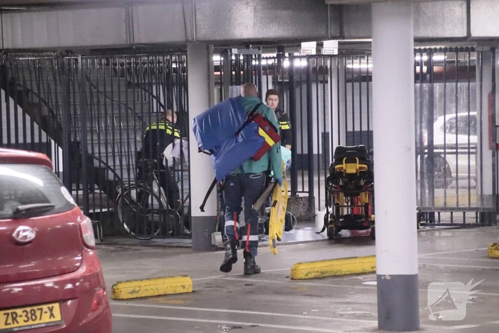 Man valt met fiets van trap en raakt zwaargewond