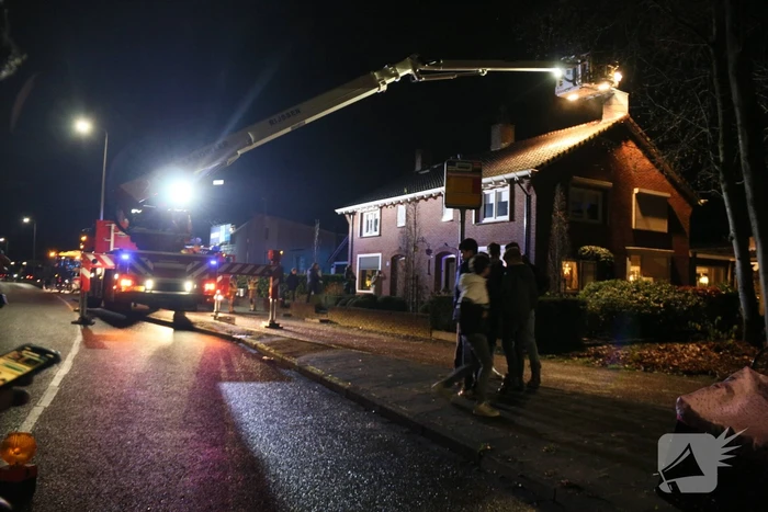 Brand in schoorsteen van woning