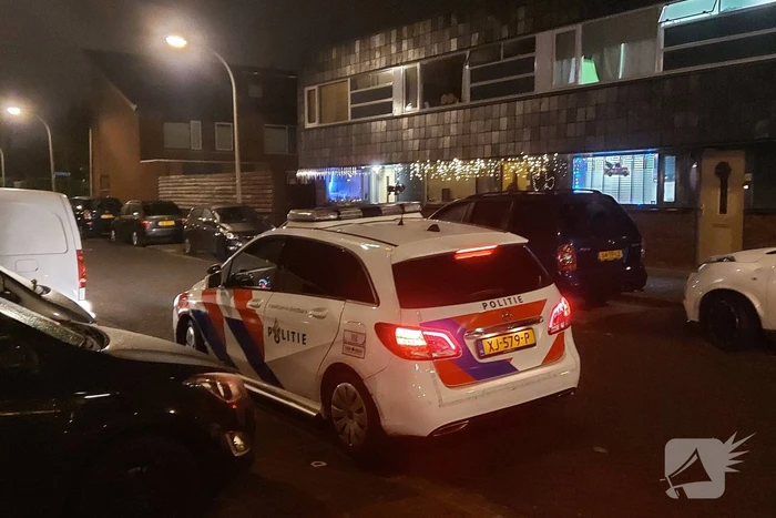 Brandweer blust brandende reclamefolders