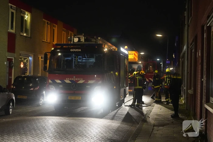 Brandweer verricht controle door knetterend geluid