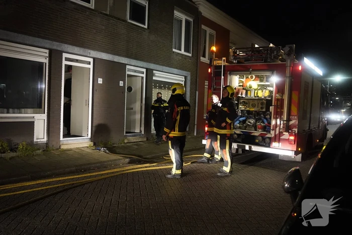 Brandweer verricht controle door knetterend geluid