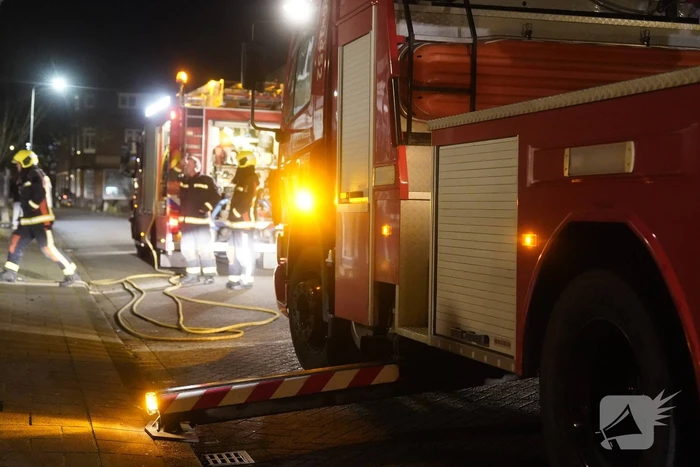 Brandweer verricht controle door knetterend geluid