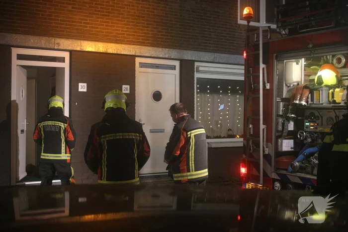 Brandweer verricht controle door knetterend geluid