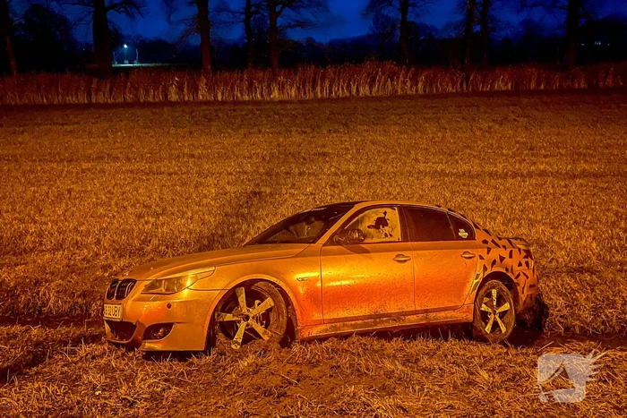 Bestuurder verliest macht over het stuur en belandt in greppel