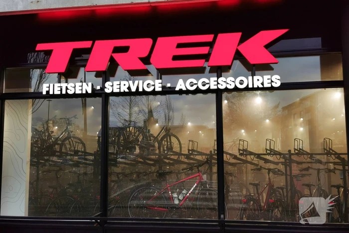 Mistgenerator gaat af in fietsenwinkel Trek Bicycle