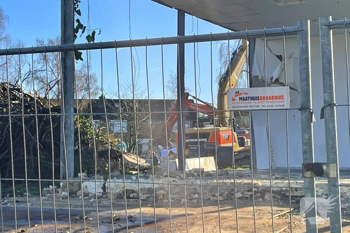 Persoon raakt bekneld tijdens sloopwerkzaamheden