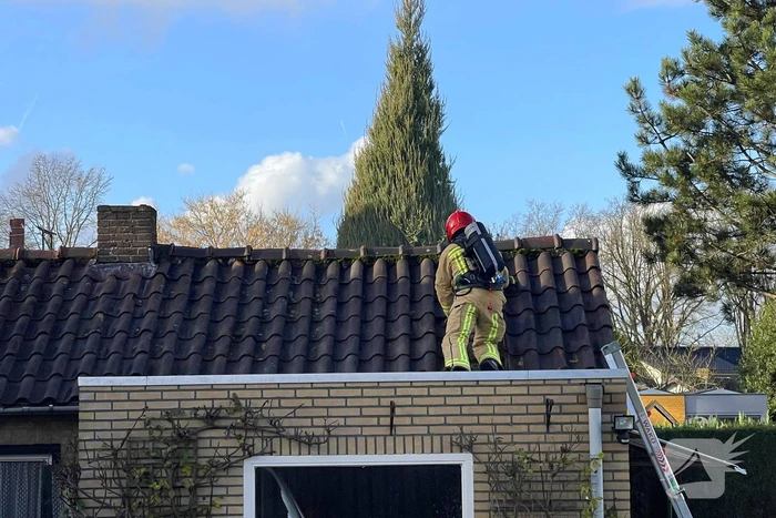 Brand in schuur achter woning
