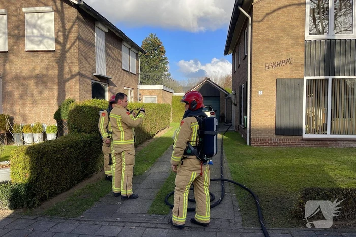 Brand in schuur achter woning