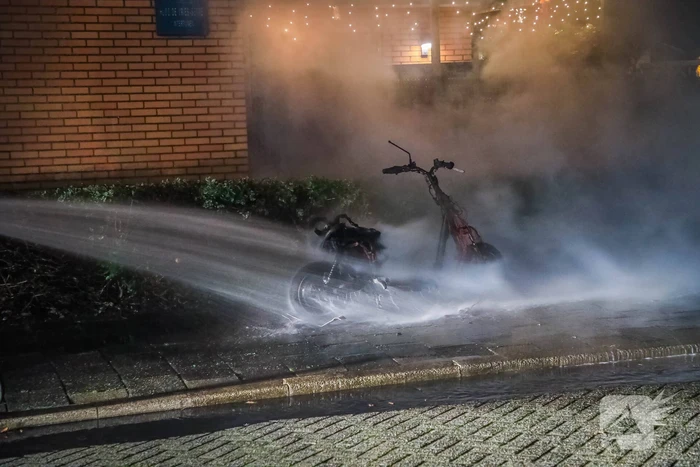 Go Sharing scooter volledig in brand