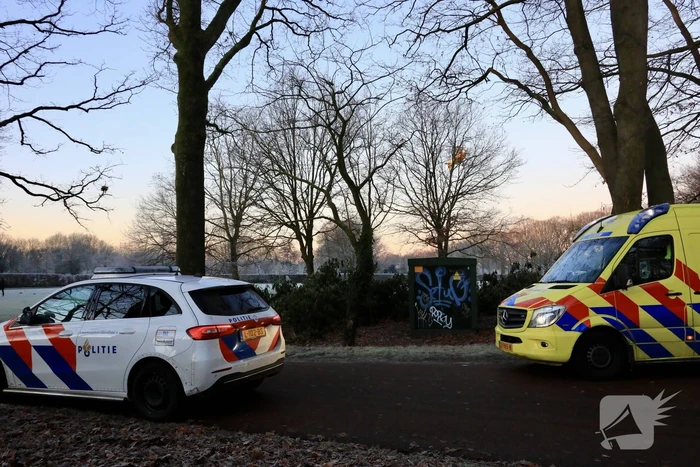 Traumahelikopter geland voor man op fietspad