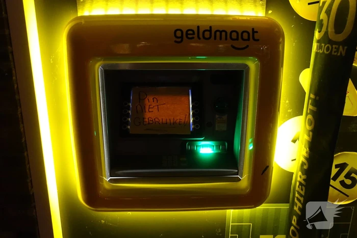 Geldmaat zet geldautomaten uit door storing