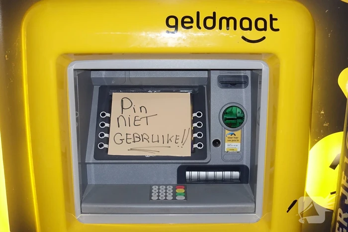 Geldmaat zet geldautomaten uit door storing