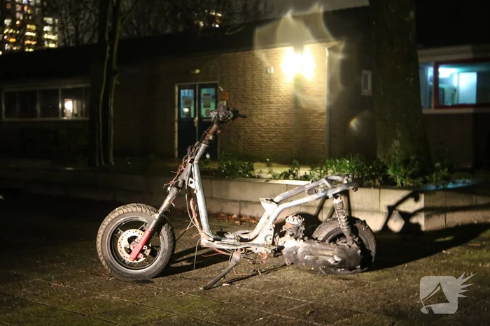 Scooter verwoest door brand