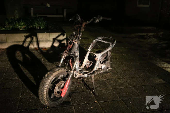 Scooter verwoest door brand