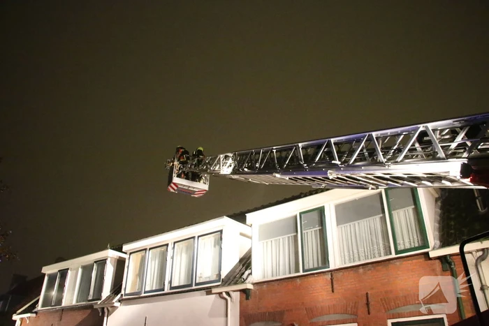 Rookontwikkeling door brand in schoorsteen van woning