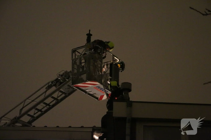 Rookontwikkeling door brand in schoorsteen van woning