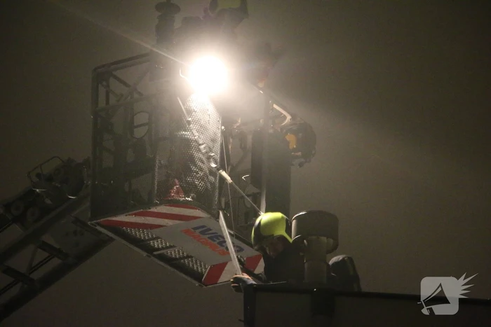 Rookontwikkeling door brand in schoorsteen van woning