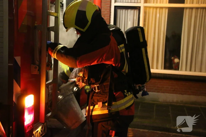 Rookontwikkeling door brand in schoorsteen van woning