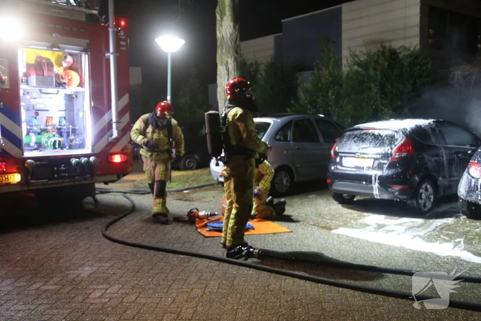Meerdere auto's verwoest door brand